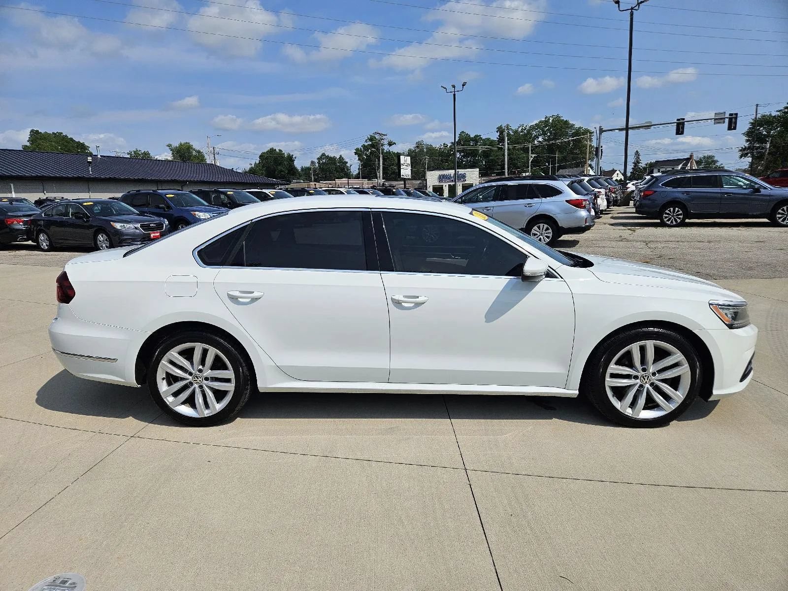 Used 2018 Volkswagen Passat 2.0T SE FWD image 4