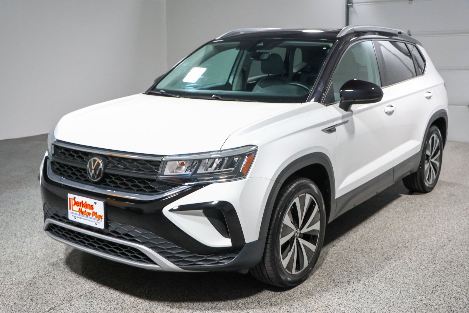 Used 2023 Volkswagen Taos SE w/ Panoramic Sunroof Package AWD/4WD image 31