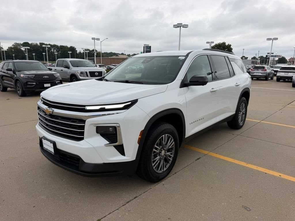 Used 2024 Chevrolet Traverse LT w/ Trailering Package AWD/4WD image 7