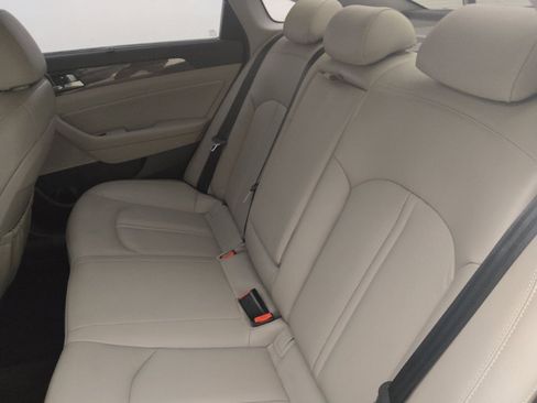 Used 2019 Hyundai Sonata Limited w/ Ultimate Package 02 FWD image 18