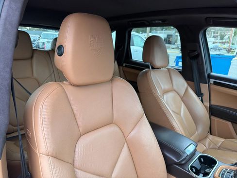 Used 2014 Porsche Cayenne Turbo S image 17