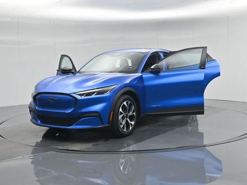 Certified 2025 Ford Mustang Mach-E Select w/ Comfort Package Lite image 29