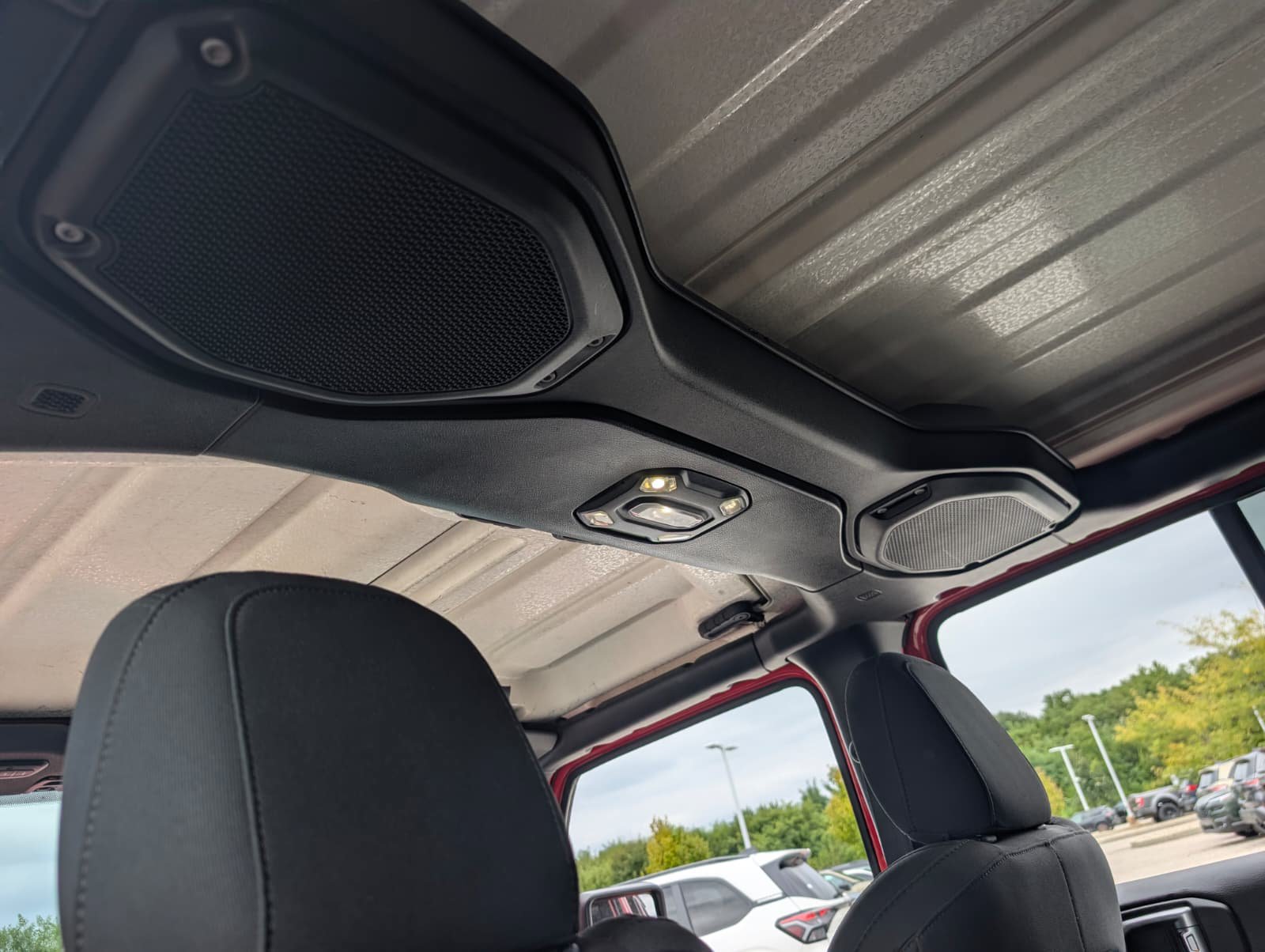 Used 2020 Jeep Wrangler Unlimited Sahara AWD/4WD image 29