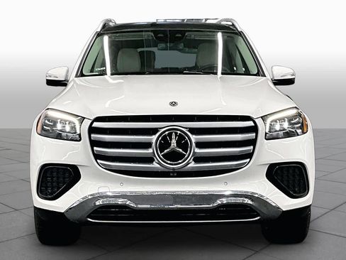Used 2024 Mercedes-Benz GLS 450 4MATIC image 3