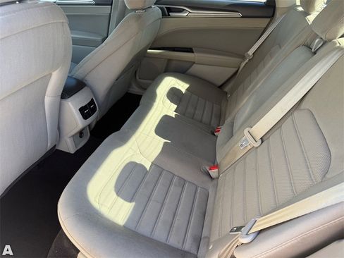 Used 2020 Ford Fusion SE image 26