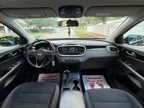 Used 2017 Kia Sorento LX image 14