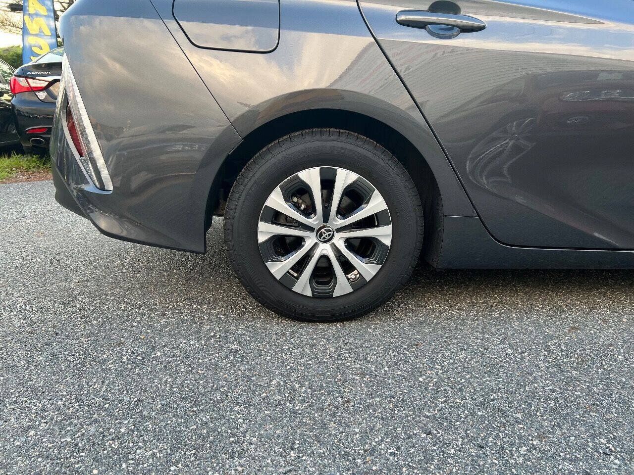 Used 2020 Toyota Prius Prime XLE FWD image 34