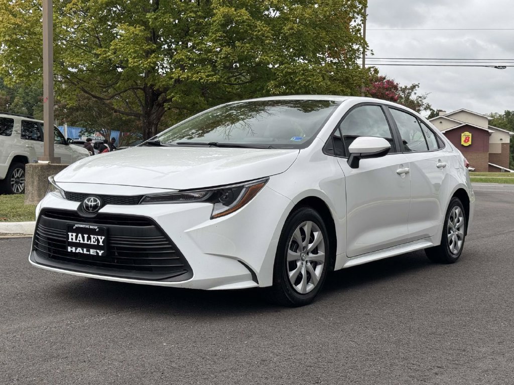 Used 2025 Toyota Corolla LE FWD image 24