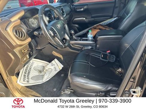 Used 2016 Toyota Tacoma TRD Off-Road AWD/4WD image 7