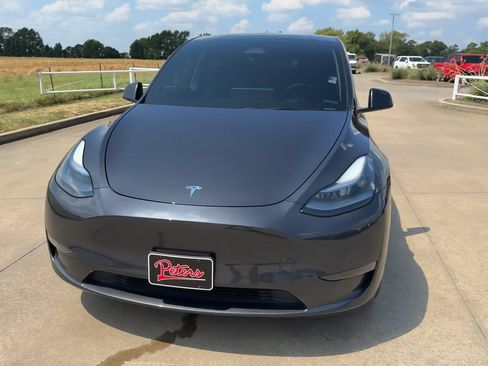 Used 2025 Tesla Model Y Long Range AWD/4WD image 3