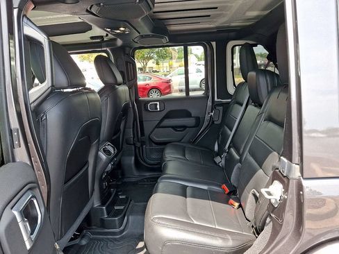 Used 2021 Jeep Wrangler Unlimited Sahara AWD/4WD image 10