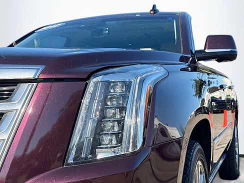 Used 2017 Cadillac Escalade Premium Luxury image 9