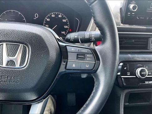 Used 2025 Honda Pilot EX-L image 11