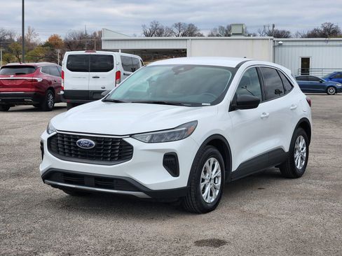 Used 2024 Ford Escape Active w/ Cold Weather Package image 3