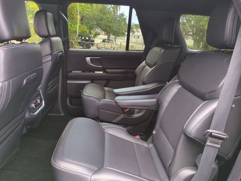Used 2025 Ford Expedition Platinum w/ Stealth Appearance Package AWD/4WD image 13