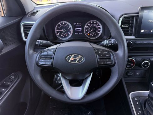 Used 2021 Hyundai Venue SE image 14