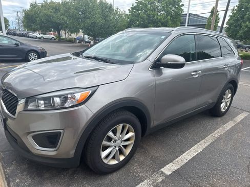 Used 2017 Kia Sorento FWD w/ LX Convenience Package image 1