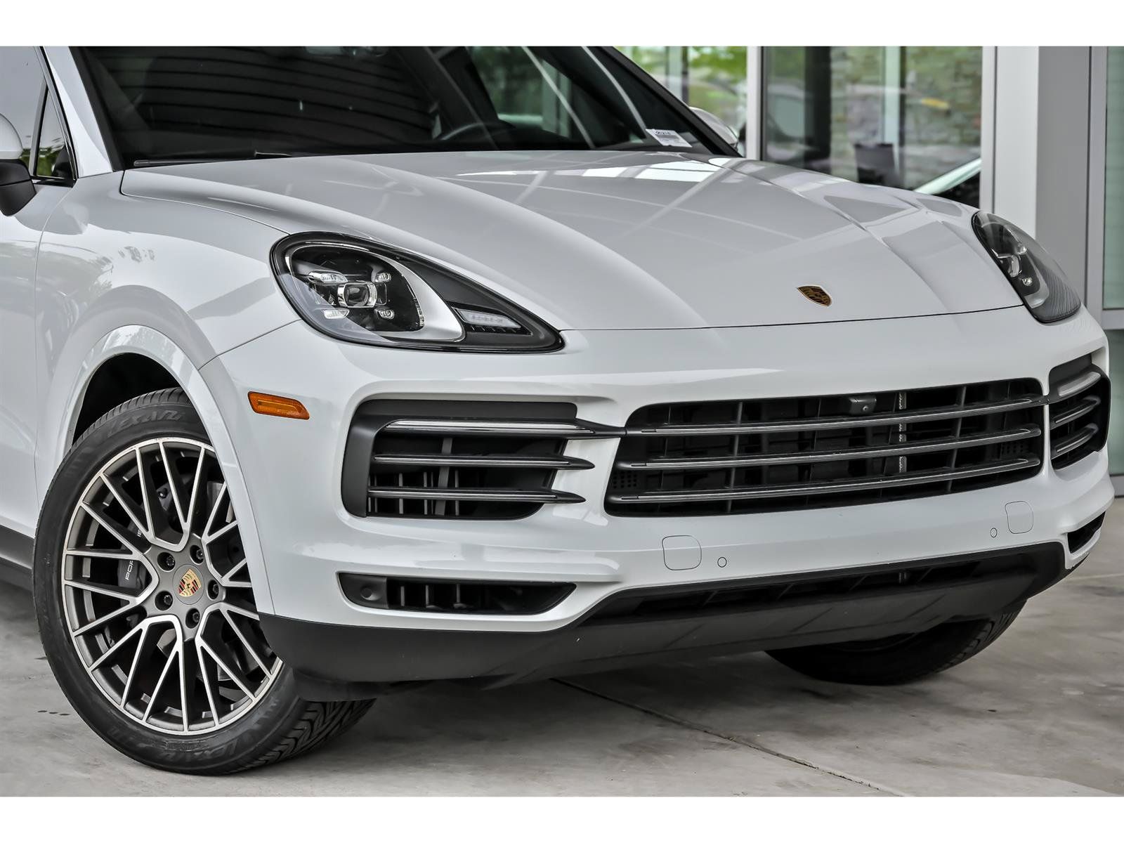 Used 2023 Porsche Cayenne Platinum Edition AWD/4WD image 2