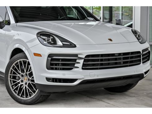 Used 2023 Porsche Cayenne Platinum Edition AWD/4WD image 2