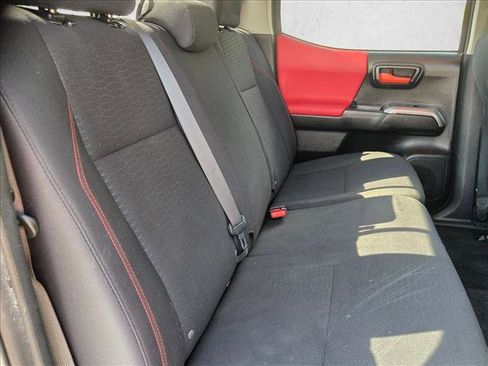 Used 2018 Toyota Tacoma SR5 RWD image 19