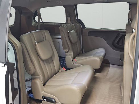 Used 2015 Chrysler Town & Country Touring-L w/ Driver Convenience Group FWD image 13