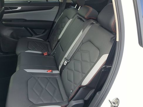 Certified 2025 Volkswagen Atlas Peak Edition SE AWD/4WD image 19