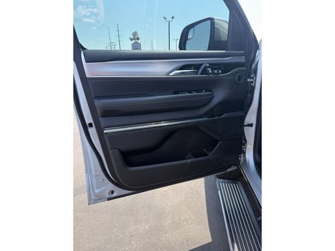 Used 2022 Jeep Grand Wagoneer Series I AWD/4WD image 10