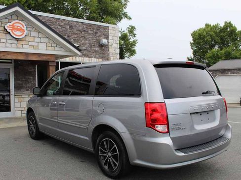 Used 2016 Dodge Grand Caravan SXT FWD image 8