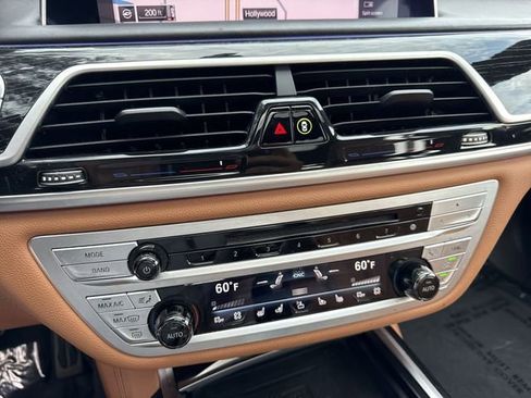 Used 2020 BMW 750i xDrive AWD/4WD image 19