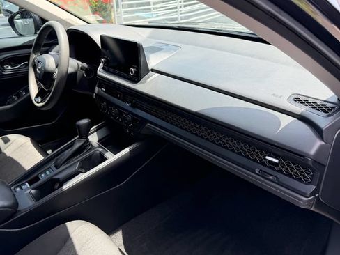 Used 2023 Honda Accord EX image 17