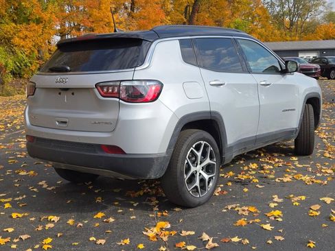 Used 2024 Jeep Compass Limited image 10