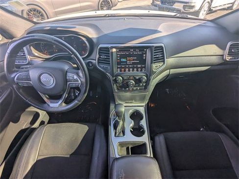 Used 2018 Jeep Grand Cherokee Altitude image 17
