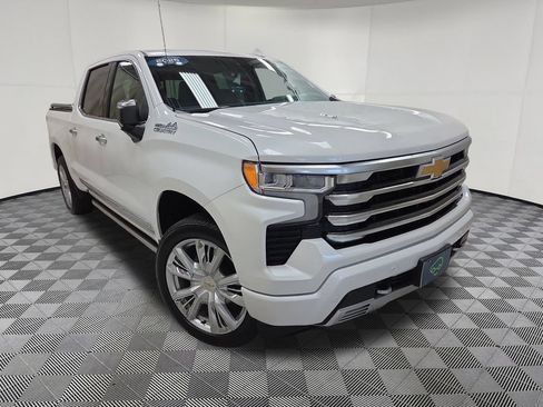 Certified 2025 Chevrolet Silverado 1500 High Country AWD/4WD image 3