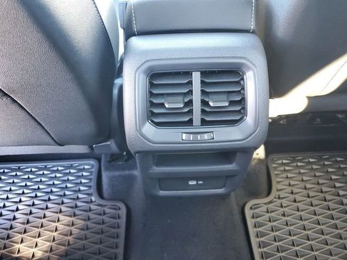 Certified 2025 Volkswagen Taos SE w/ Panoramic Sunroof Package image 14