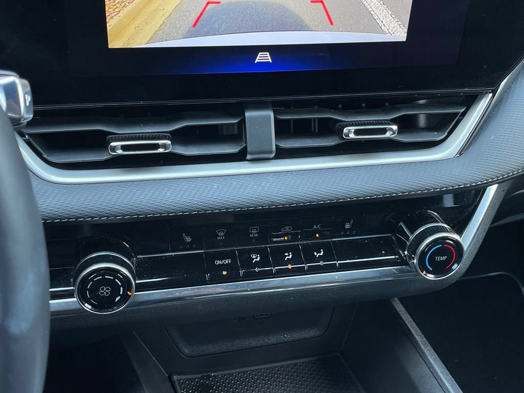 Used 2025 Chevrolet Equinox LT FWD image 19