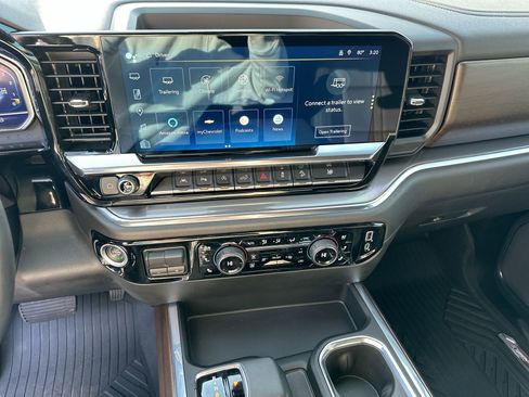 Certified 2024 Chevrolet Silverado 1500 High Country w/ Technology Package image 19