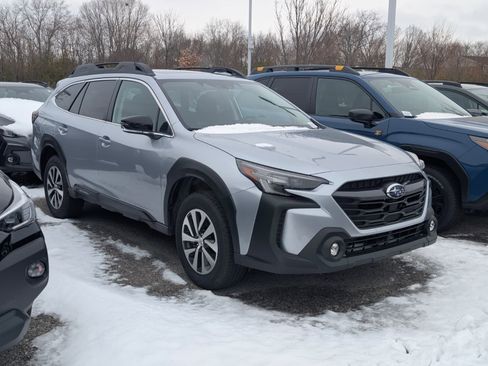 Used 2025 Subaru Outback Premium w/ Popular Package #1A image 3