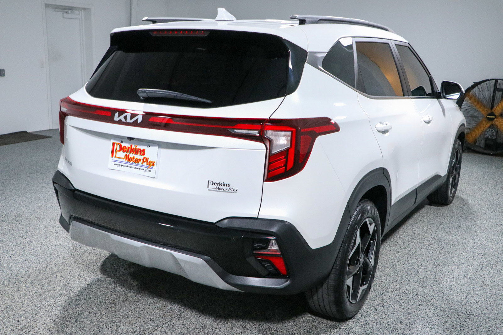 Used 2025 Kia Seltos EX w/ EX Sunroof Package FWD image 7