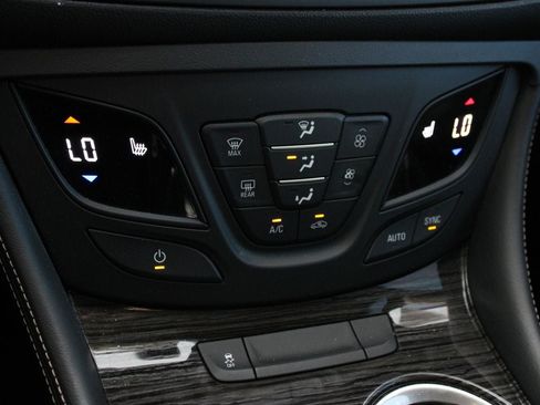 Used 2018 Buick Envision Essence FWD image 17