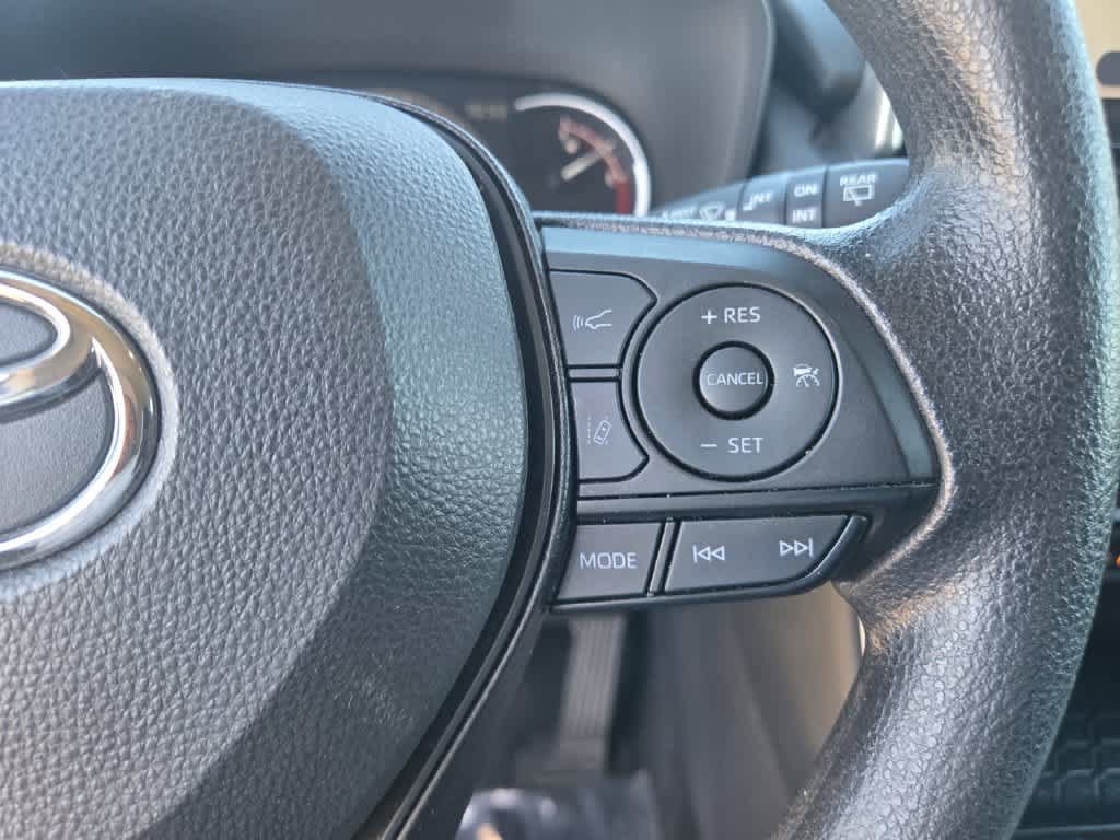 Used 2025 Toyota RAV4 XLE AWD/4WD image 20