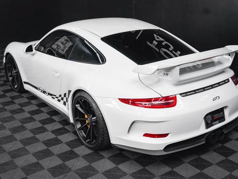 Used 2015 Porsche 911 GT3 RWD image 31