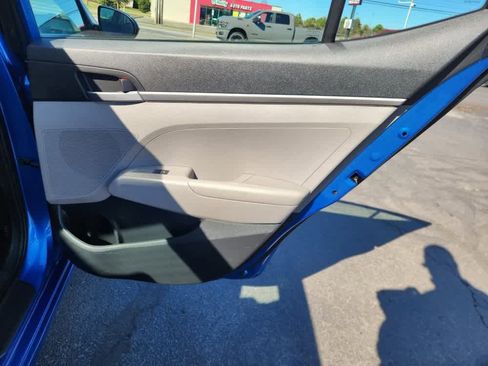 Used 2017 Hyundai Elantra SE FWD image 12