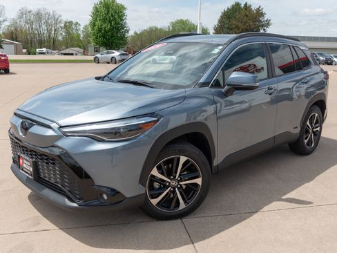Used 2024 Toyota Corolla Cross AWD Hybrid w/ Convenience Package image 4