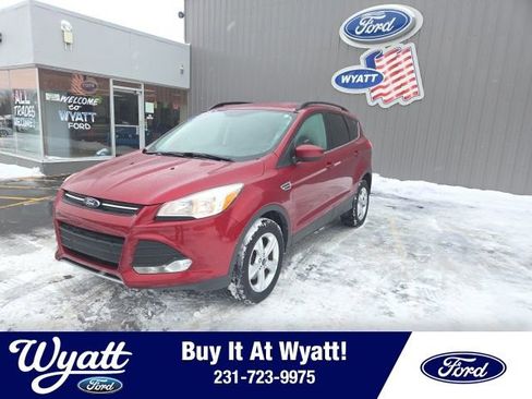 Used 2016 Ford Escape SE w/ Equipment Group 201A image 1