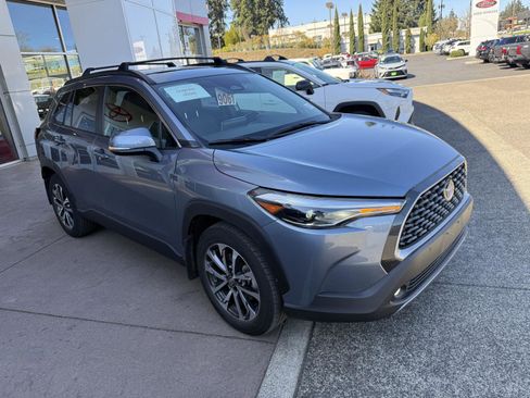 Used 2023 Toyota Corolla Cross XLE w/ Convenience Package image 7