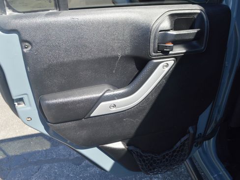 Used 2014 Jeep Wrangler Unlimited Rubicon w/ Dual Top Group AWD/4WD image 18