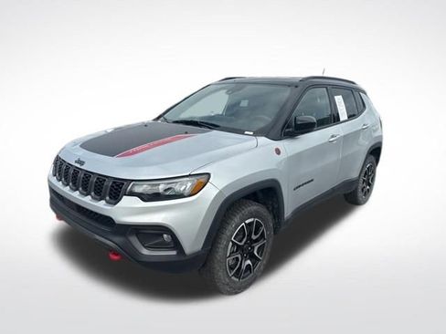Used 2025 Jeep Compass Trailhawk AWD/4WD image 1