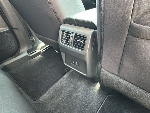 Used 2023 Nissan Rogue SV AWD/4WD image 24