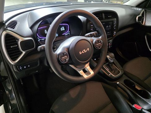 Used 2023 Kia Soul LX w/ LX Technology Package image 17