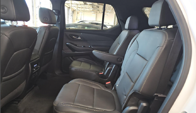 Used 2023 Chevrolet Traverse LT w/ LT Premium Package AWD/4WD image 11